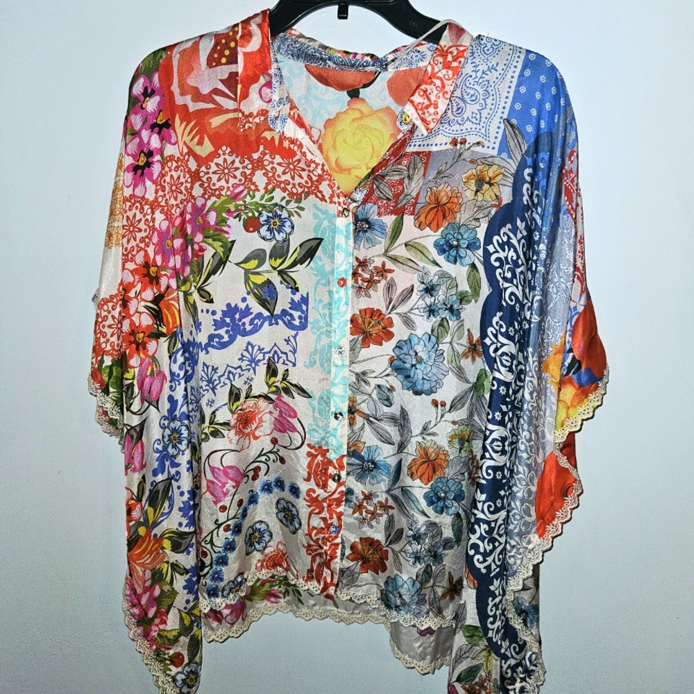 JOHNNY WAS SIZE MEDIUM CALLIOPE BUTTON UP SHORT SLEEVE TOP